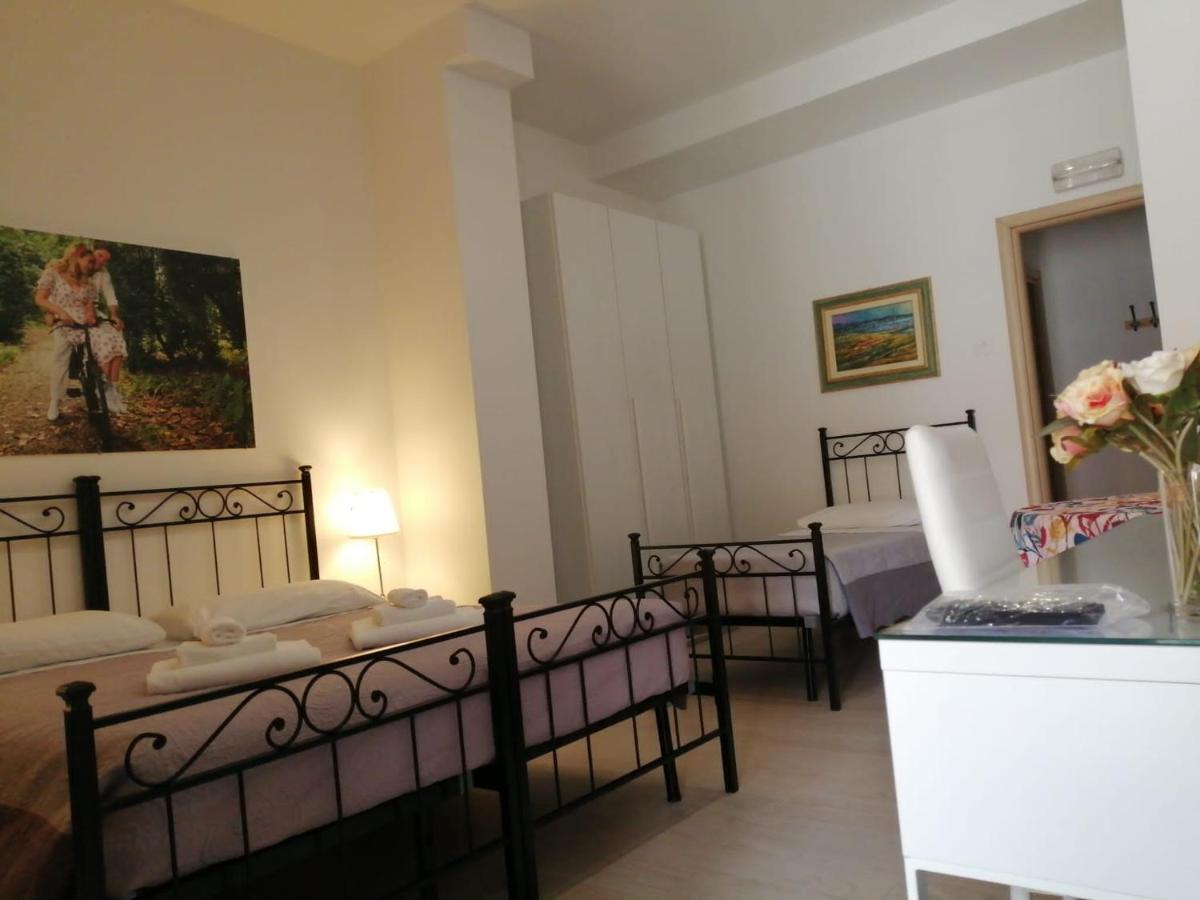 Dimora Santa Barbara Hotel Ferrara Bagian luar foto